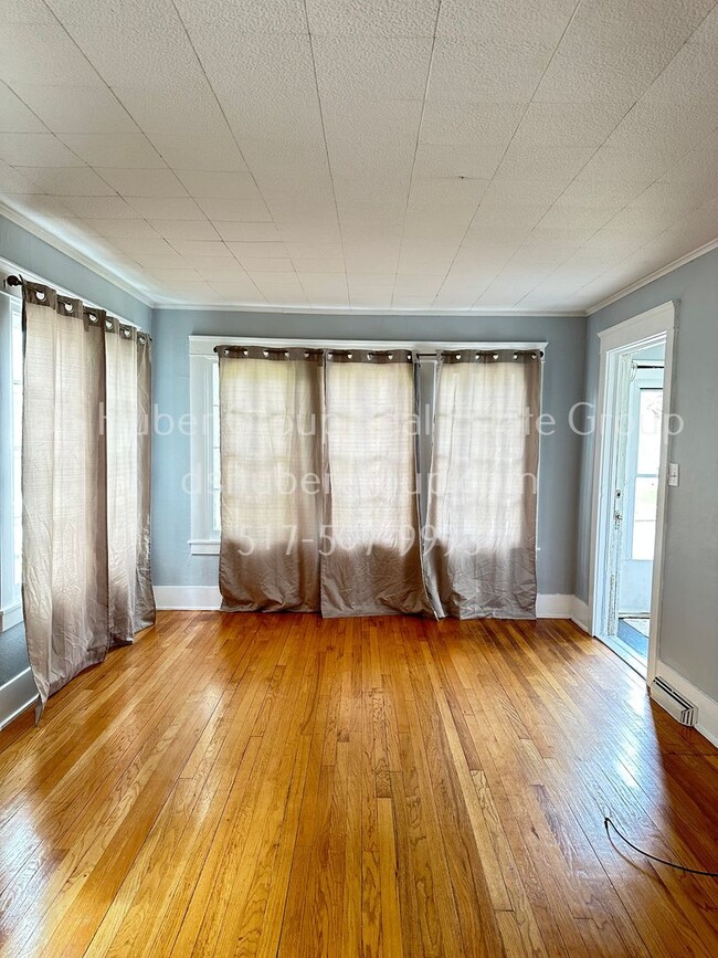 Building Photo - 302 N Hayford-