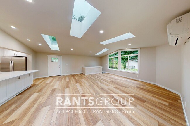 Building Photo - 4 br, 3 bath House - 3124 Jorgenson Rd NE