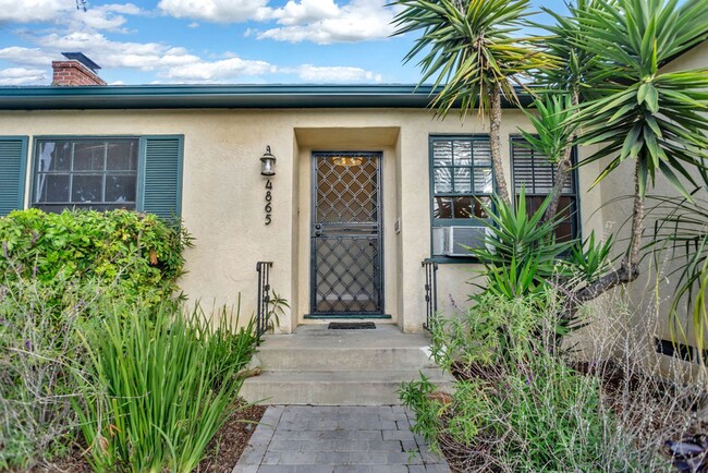 Building Photo - Charming Talmadge/Kensington detached home...