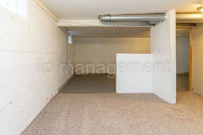 Building Photo - 4 Bedroom 2 Bath Cape Cod in Maple Hts