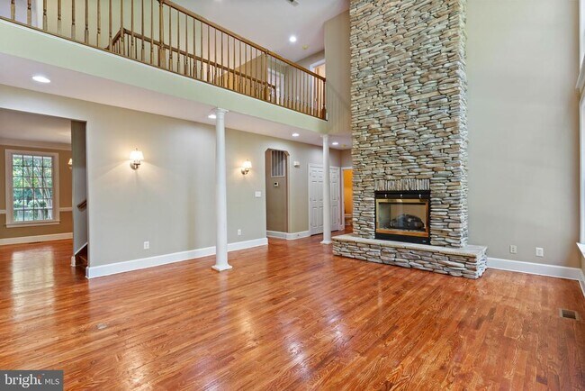 Building Photo - 45105 Mill Creek Way