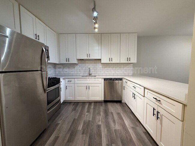 Building Photo - 800 Graceland Ave