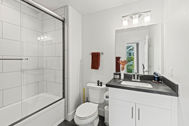 Building Photo - Modern Furnished Townhome in Downtown Napa