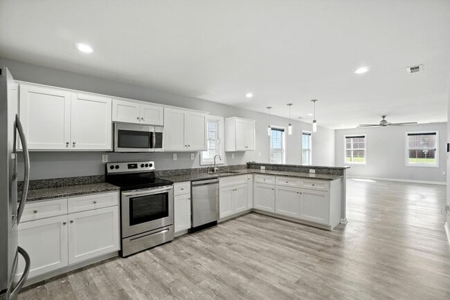 Building Photo - 737 16th St