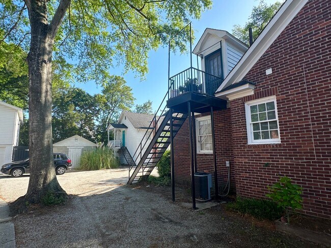 Building Photo - 528 Savannah Hwy