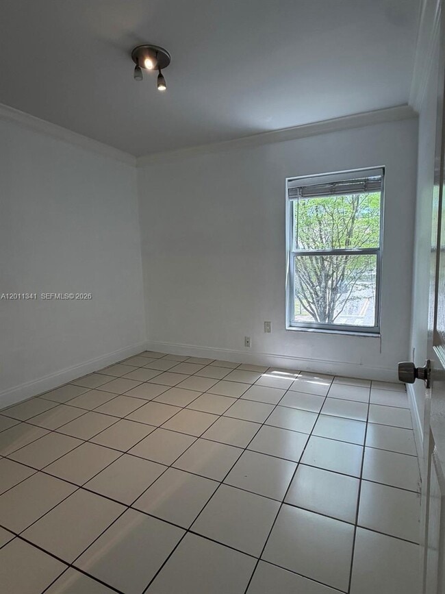 Building Photo - 820 Salzedo St