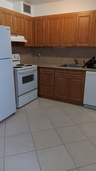 Building Photo - 4169 SW 67th Ave