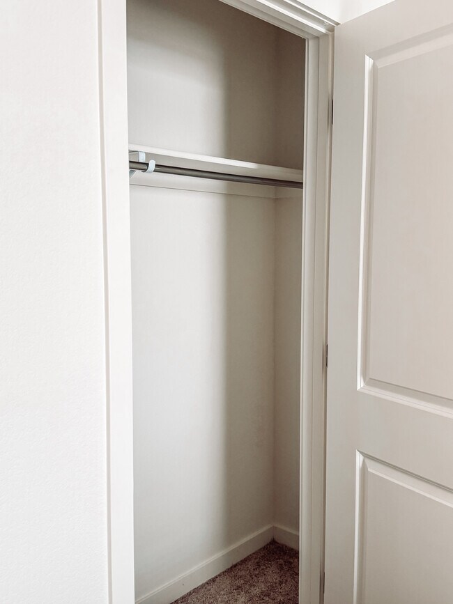 Building Photo - 482 3rd St