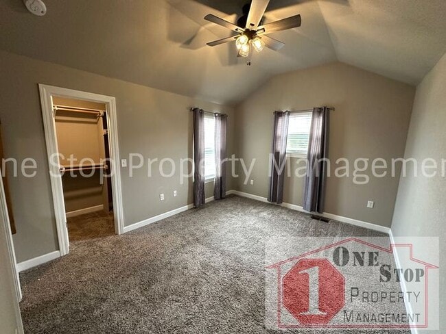 Building Photo - Gorgeous 3-Bed, 2.5-Bath Townhome in Raymore!