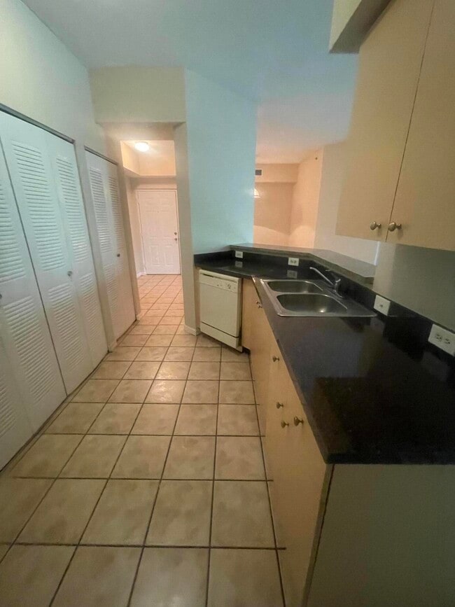 Building Photo - 360 Crestwood Cir