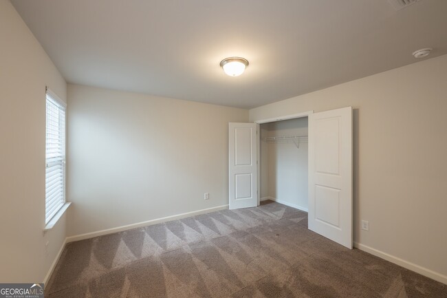 Building Photo - 1585 Villageside Ct