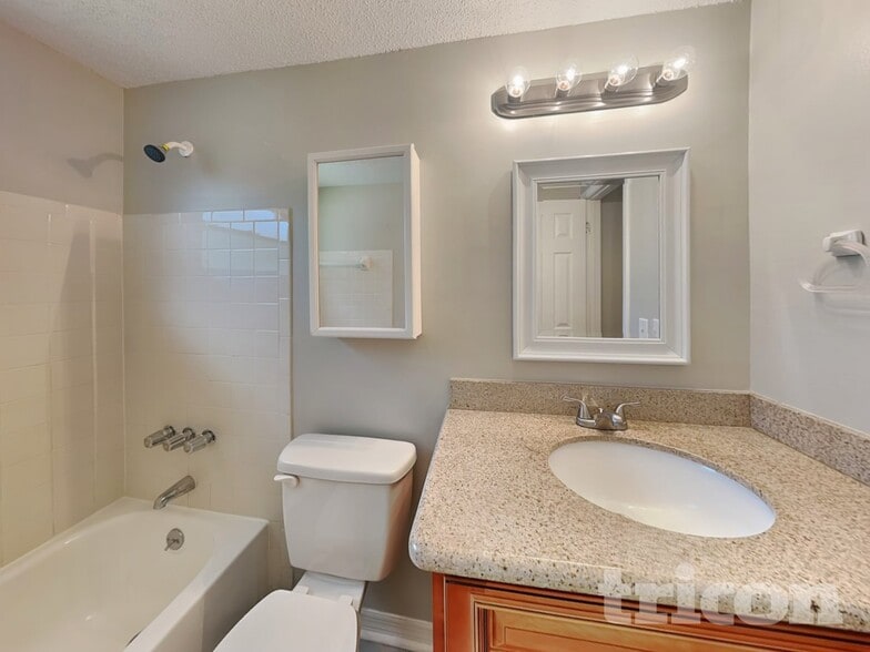 Building Photo - 18307 Oakdale Rd