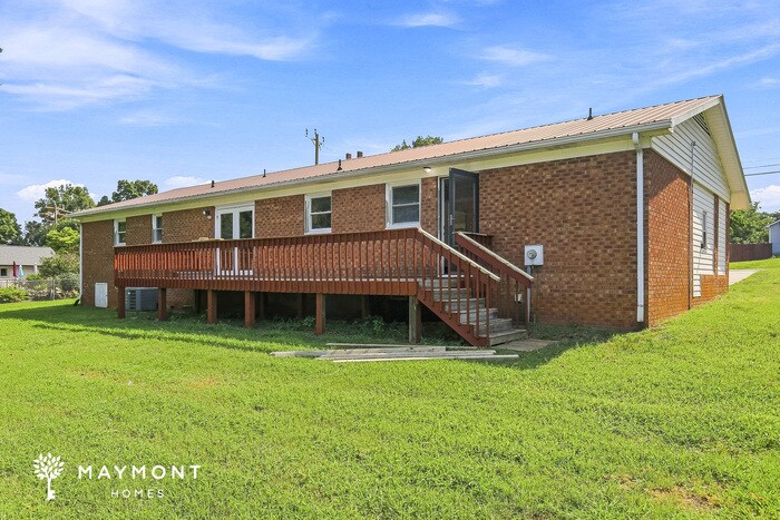 Building Photo - 1404 Cedar Dr