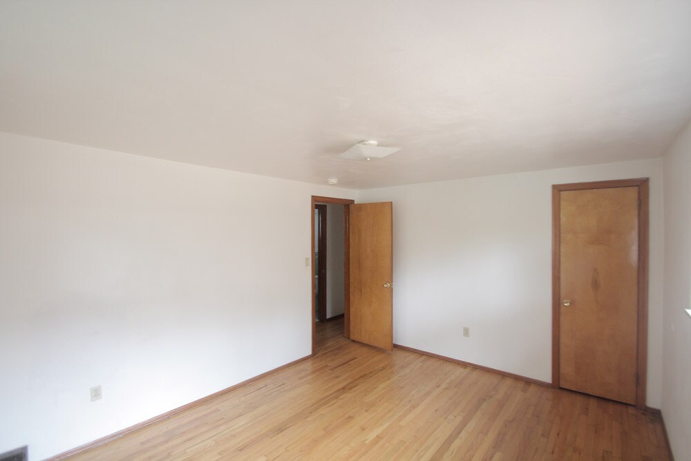 Building Photo - 408 South Ave