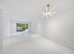 Building Photo - 3125 Oakland Shores Dr