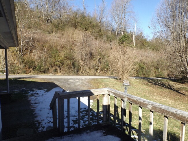 Building Photo - Great 2 Bedroom House in Dillsboro near the River $1400 available June 5th for year-long lease