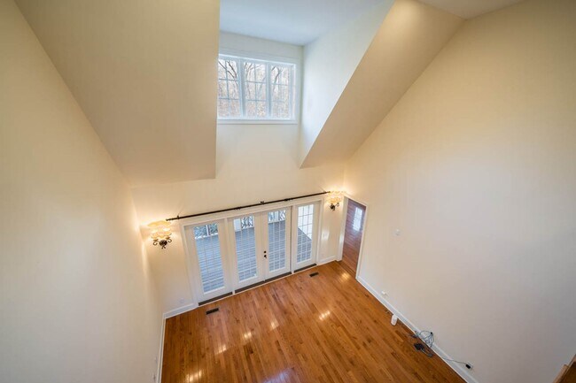 Building Photo - 246 Valley Meadow Dr
