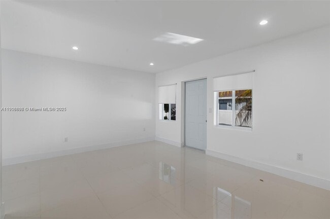 Building Photo - 540 NE 67th St