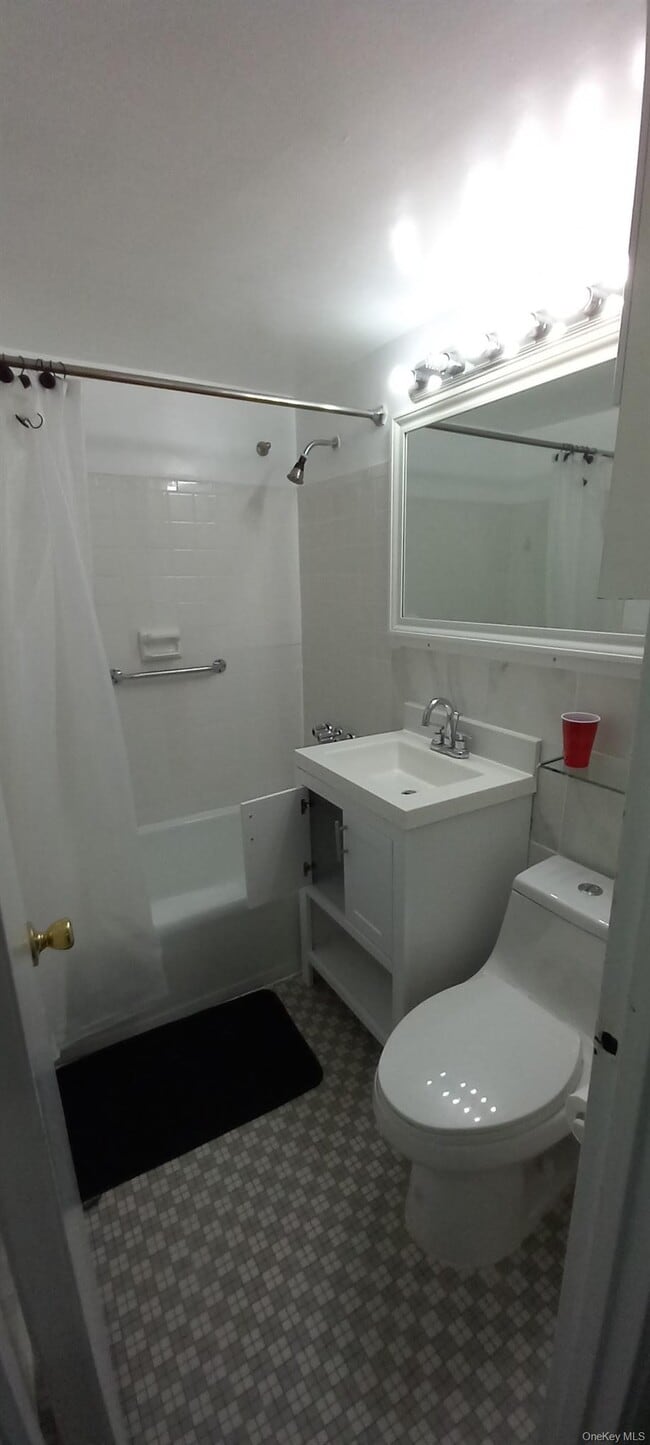 Building Photo - 89-15 Parsons Blvd