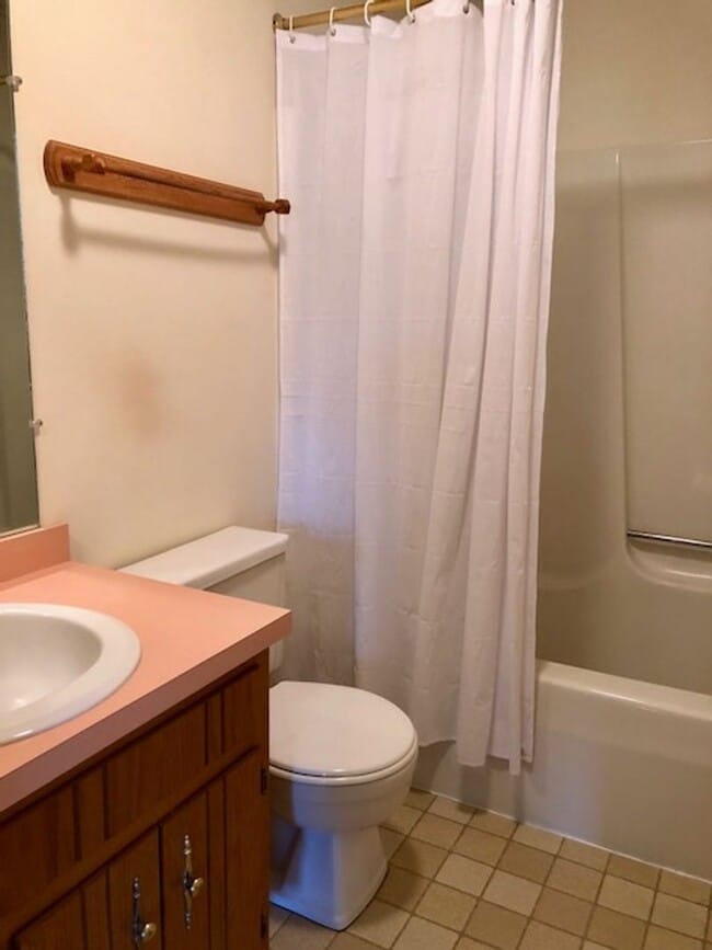 Building Photo - EXCEPTIONAL 2 Bedroom, 1 1/2 Bath Duplex Available!