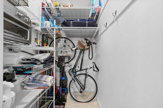 Building Photo - 624 Orton Ave