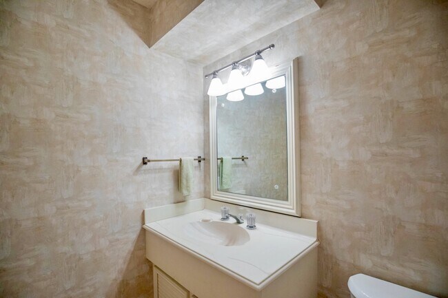 Building Photo - 3903 Kiamesha Dr