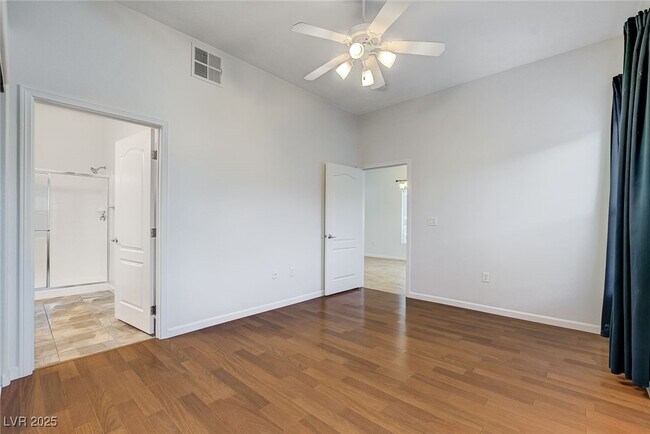 Building Photo - 2305 W Horizon Ridge Pkwy