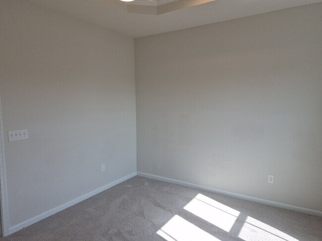 Building Photo - 18 Wentworth Ln