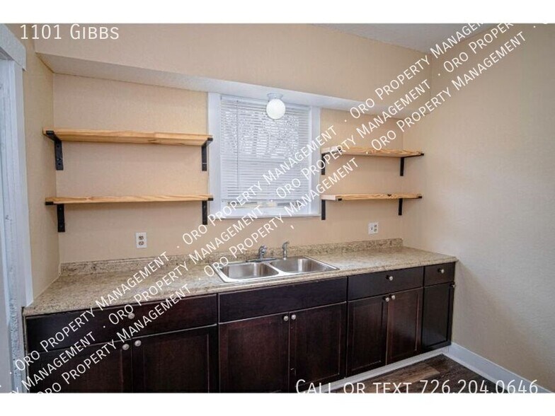 Building Photo - 1101 Gibbs-
