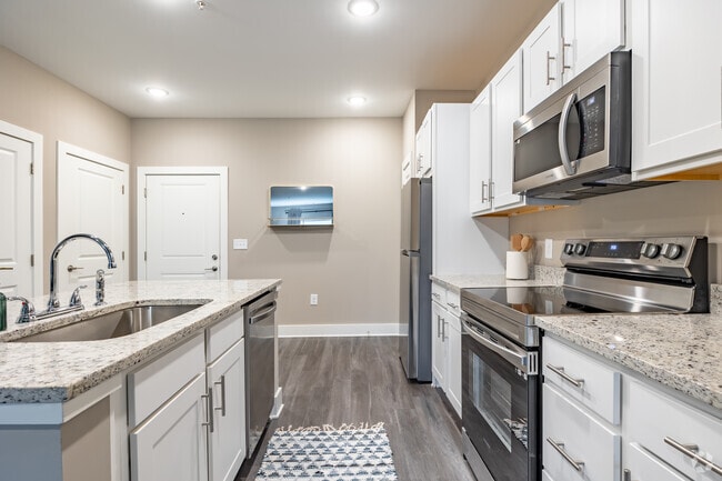 2BR, 2BA - 1182SF - Fairview Springs