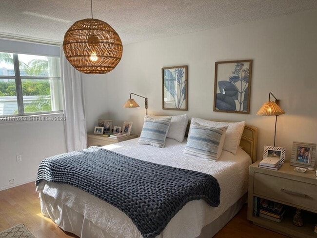 Building Photo - 210 Seaview Dr