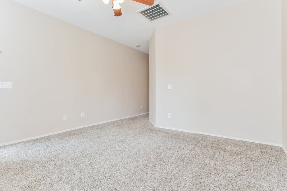 Building Photo - 15629 W MacKenzie Dr