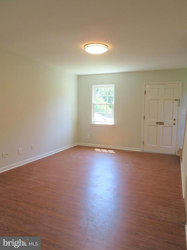 Building Photo - 409 Amelia St