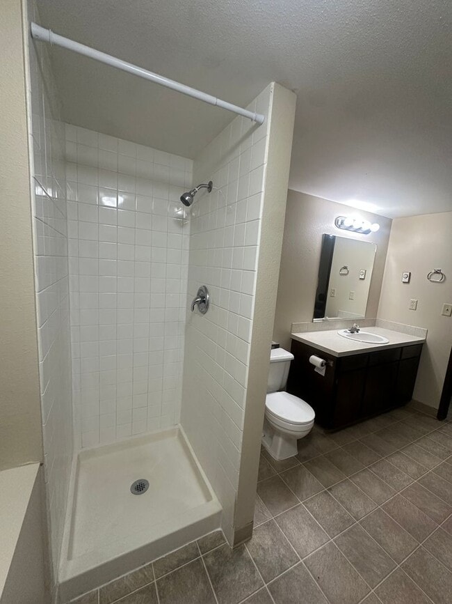 Building Photo - 1352