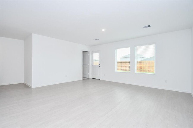 Building Photo - 21435 Montecagnano Ave