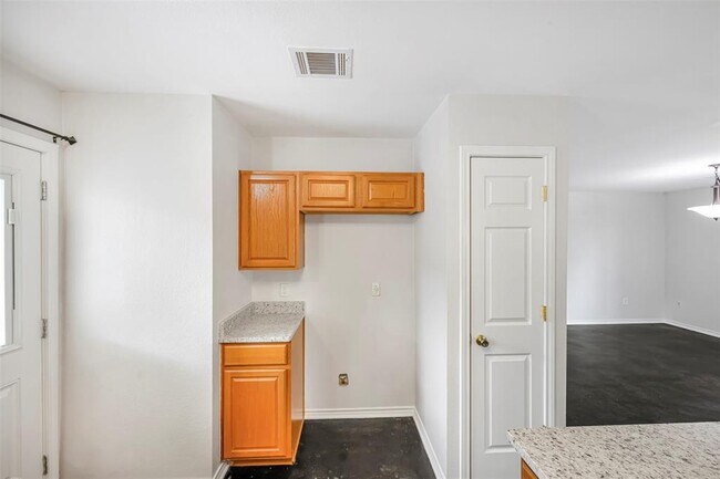 Building Photo - 613 Broken Bow Dr