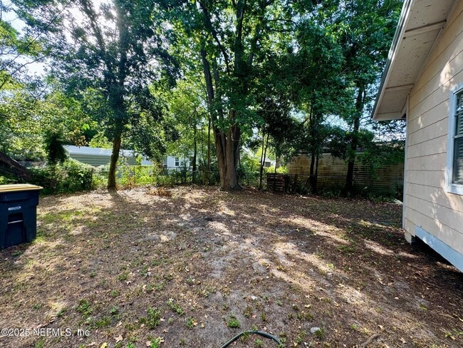 Building Photo - 2649 Lake Shore Blvd