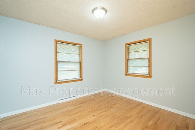 Building Photo - 3934 Oakshire Rd