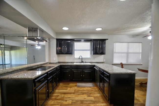 Building Photo - 701 Oakland Hills Ln