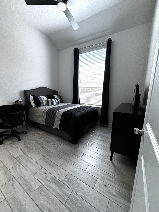 Building Photo - 6713 Brindisi Pl
