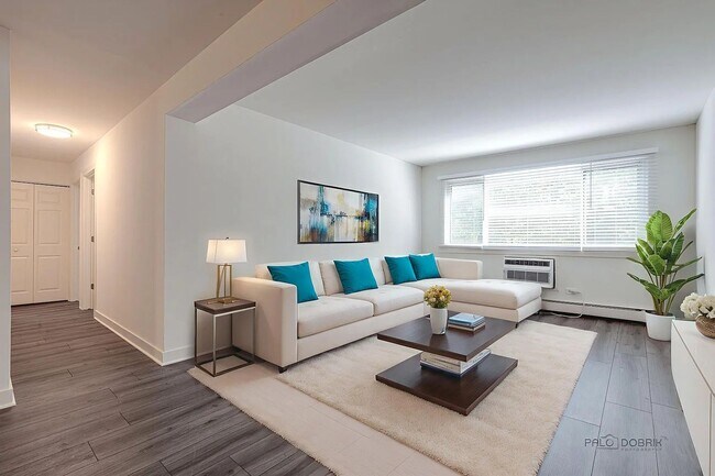 Building Photo - 2 Bedroom Apartment in Libertyville