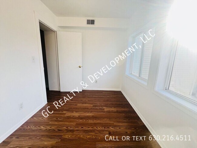 Building Photo - 6124 S Whipple St