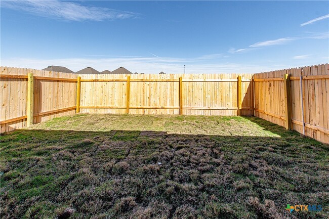 Building Photo - 5901 Betty Lou Dr