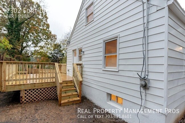 Building Photo - 2302 Fort Dr