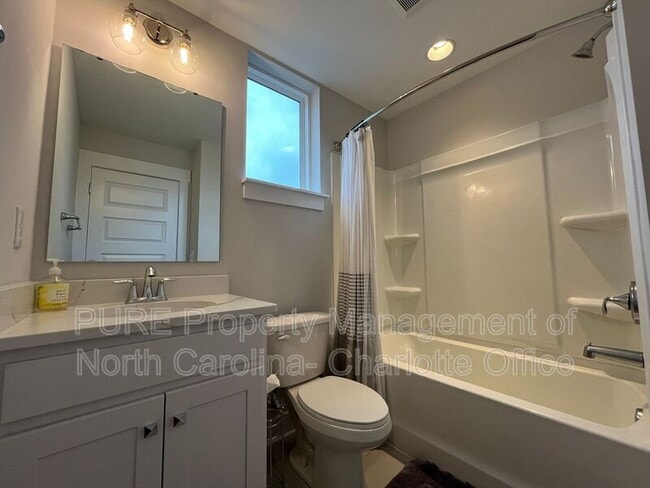 Building Photo - 2128 Electric Ln