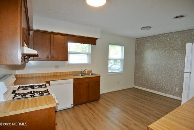Building Photo - 1305 Stallings Pkwy