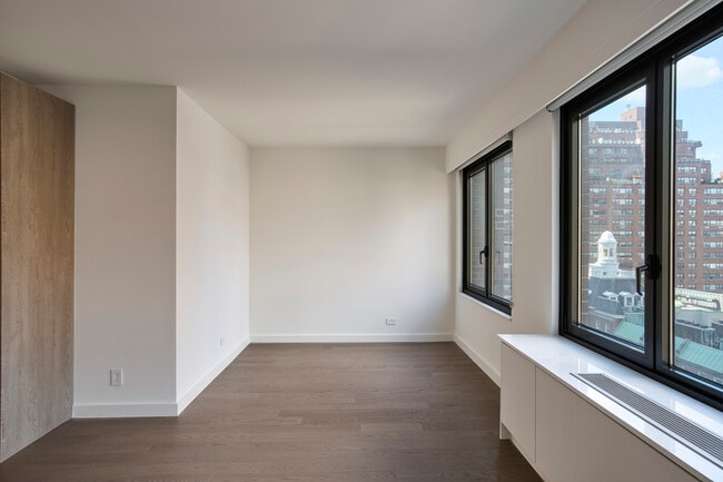 Interior Photo - 220 East 72nd Street