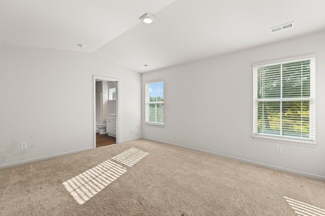 Building Photo - Welcome to your new home in the heart of L...