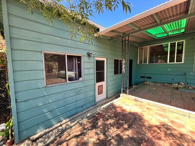 Building Photo - 3 Bedroom/2 bathroom home now available in...