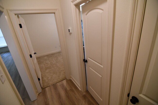 Building Photo - Trendy, 3 bedroom, 2 bath home in coveted Kenilworth Crossing Community near LSU